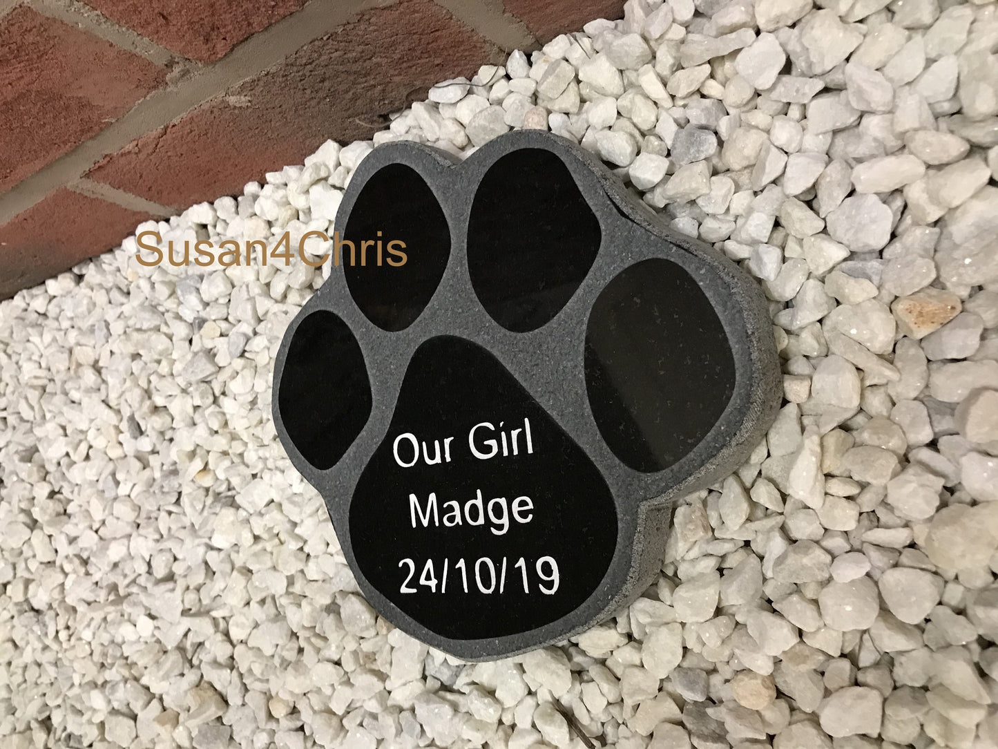Memorial 7"x7" Paw Granite House Signs www.HouseSign.co.uk