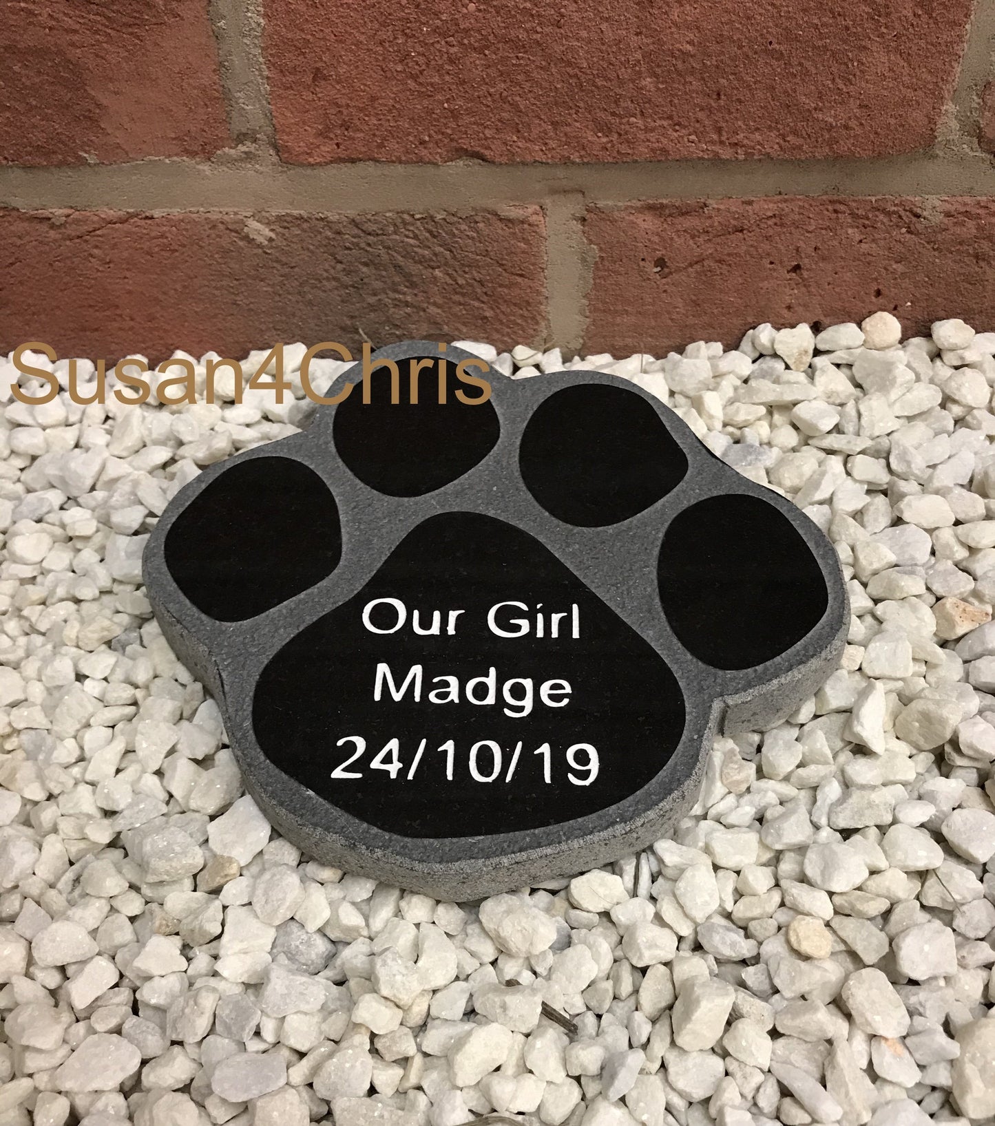 Memorial 7"x7" Paw Granite House Signs www.HouseSign.co.uk 