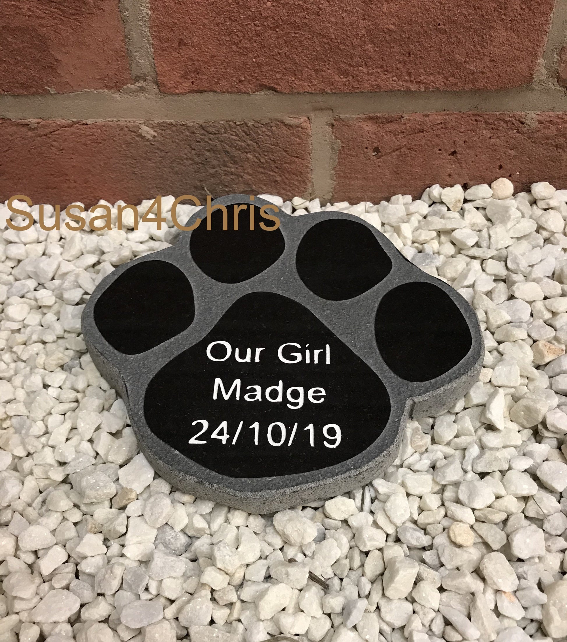 Memorial 7"x7" Paw Granite House Signs www.HouseSign.co.uk 