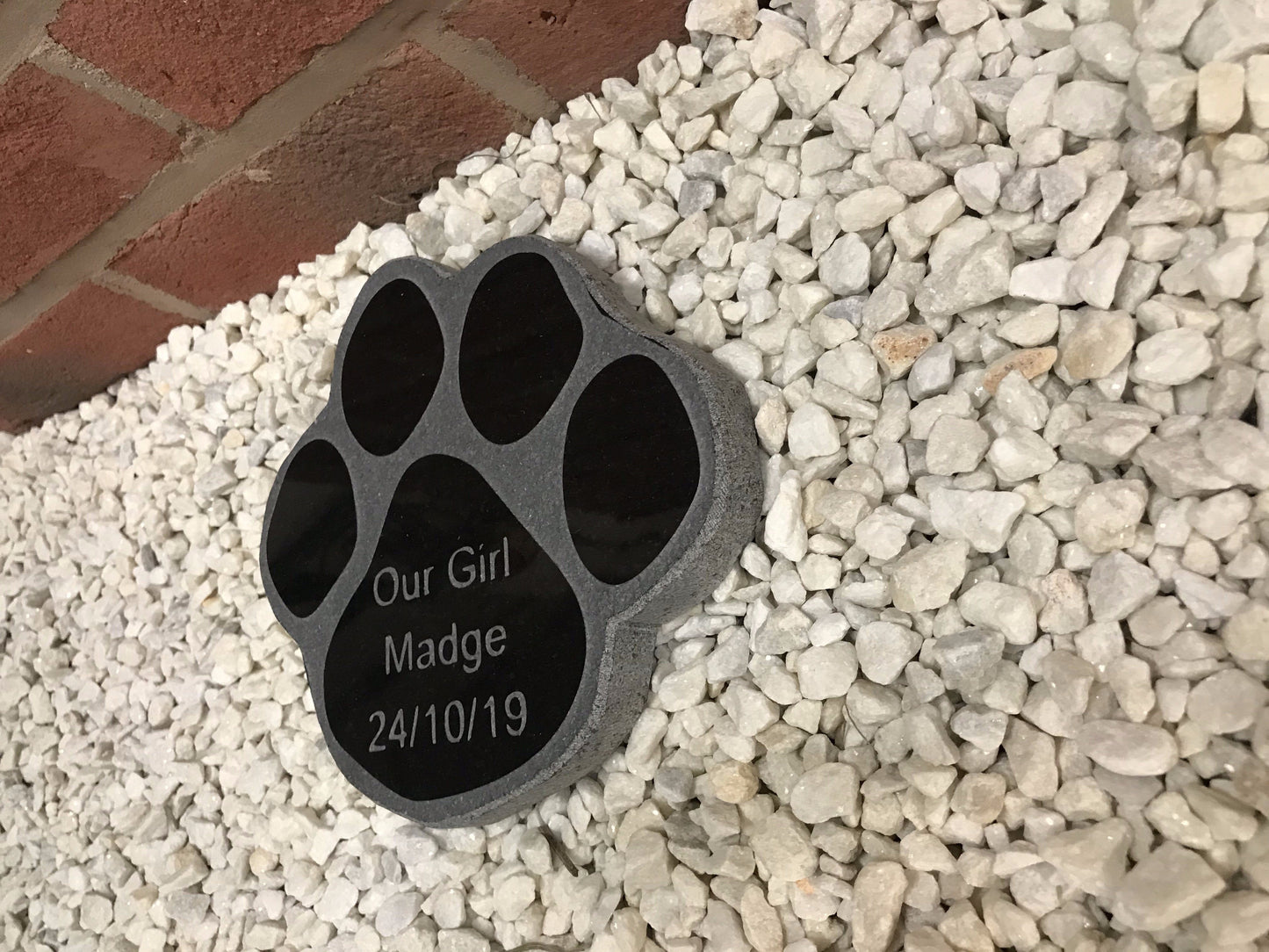 Memorial 7"x7" Paw Granite House Signs www.HouseSign.co.uk 